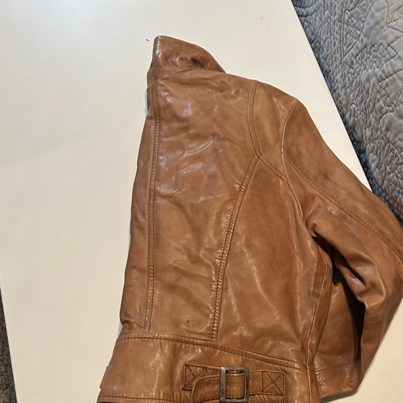 Woman’s Tan Leather Jacket - Picture 8 of 8